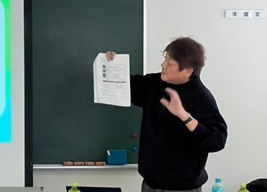 建設業・宅建業などの許認可申請についてセミナーで登壇する多摩シェルパ行政書士事務所の代表
